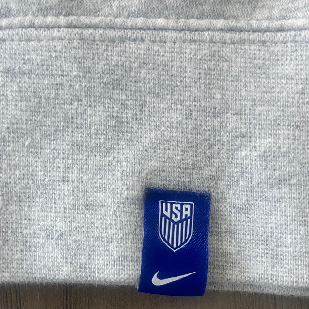 Men’s XXL Nike Gray Crewneck Sweatshirt with Blue STATES Graphic - Picture 5 of 12